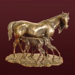 Бронзовая статуэтка "Лошадь с 2-мя жеребятами."