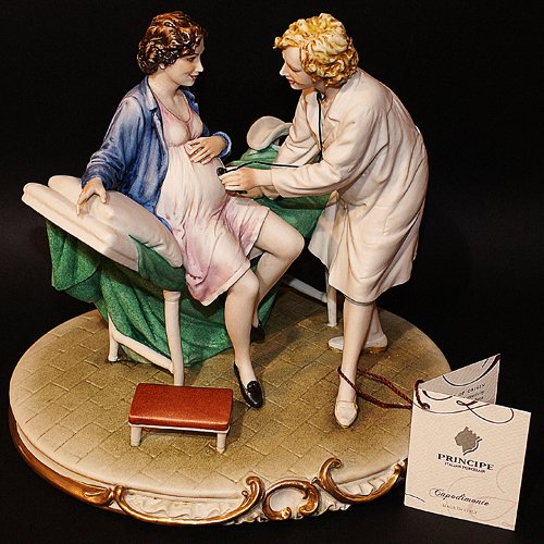 купить статуэтку врач акушерка в подарок, статуэтка гинеколог купить статуэтки из фарфора фирмы Porcellane Principe Италия