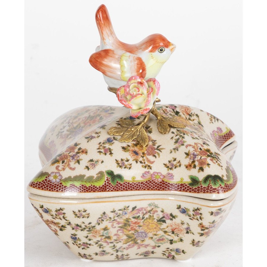 Шкатулка (Фарфор с бронзой 1895г.)